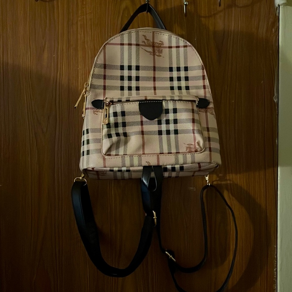 2023 Burberry original small backpack bag!
